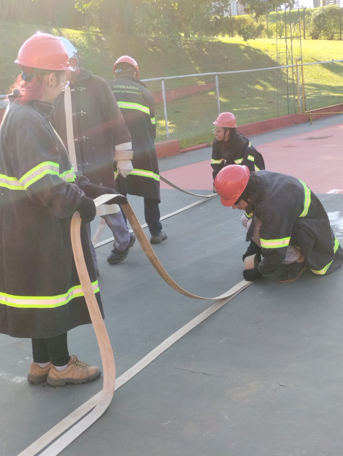 Instrutor certificado pelo MTE supervisionando treinamento de brigada no CT Tecnoseg