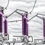 O Curso de NR 10 SEP é um treinamento obrigatório para profissionais que trabalham em instalações elétricas de alta tensão, como subestações e usinas. Este curso é essencial para garantir a segurança dos trabalhadores que atuam em sistemas elétricos de potência, minimizando os riscos de acidentes e doenças ocupacionais.